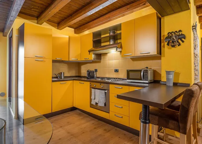 Stylish 2 Bedroom With Balcony