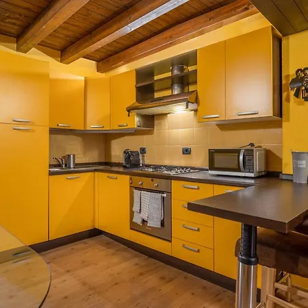 Stylish 2 Bedroom With Balcony