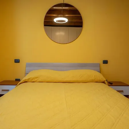 Stylish 2 Bedroom With Balcony *