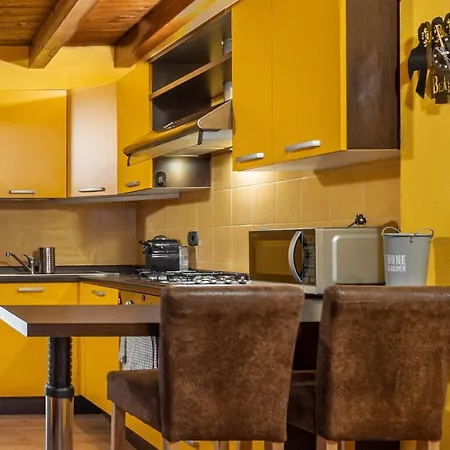 Stylish 2 Bedroom With Balcony