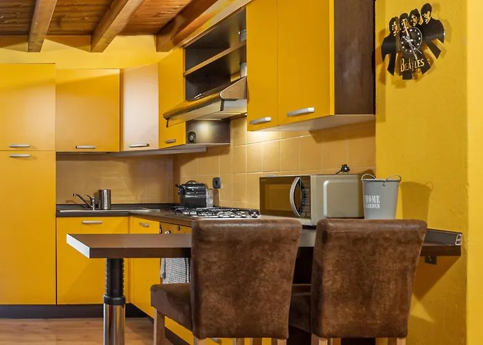 Stylish 2 Bedroom With Balcony
