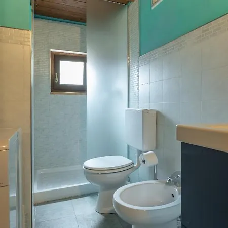 דירה Stylish 2 Bedroom With Balcony